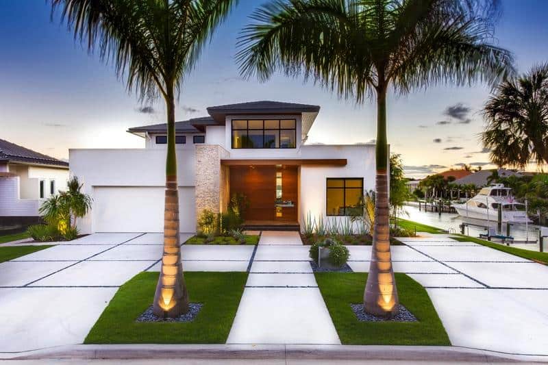 contemporary front lawn design