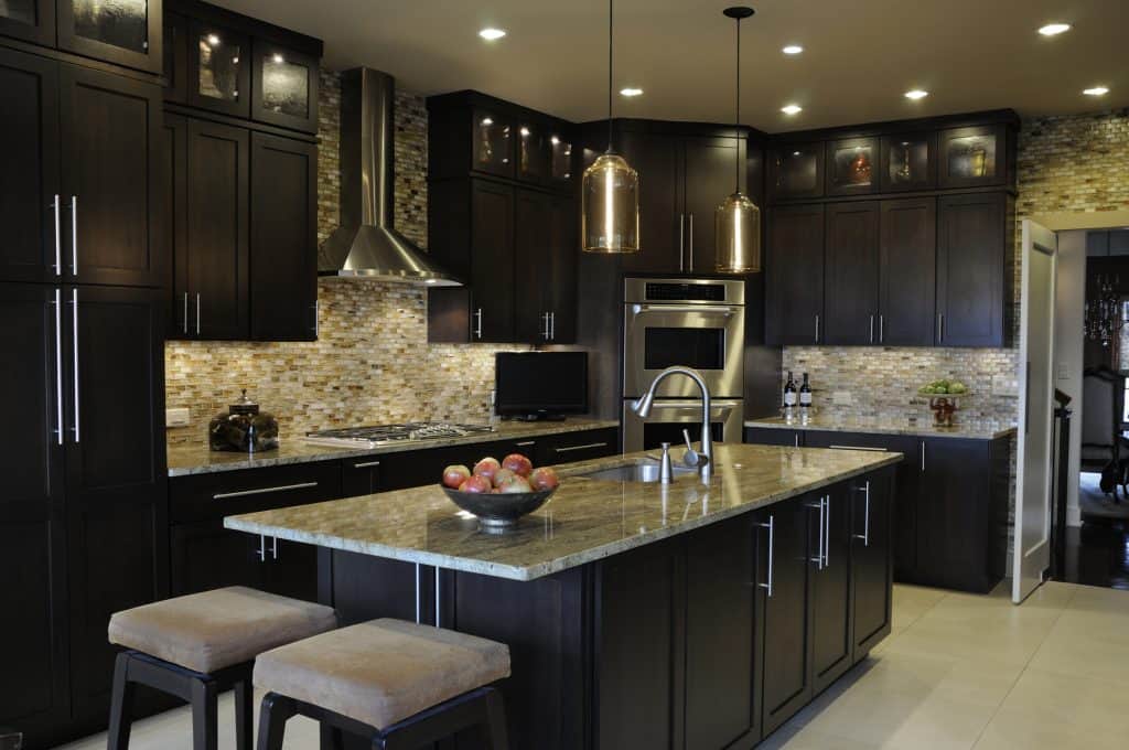 Upscale and modern kitchen ideas with gourmet stove and appliances