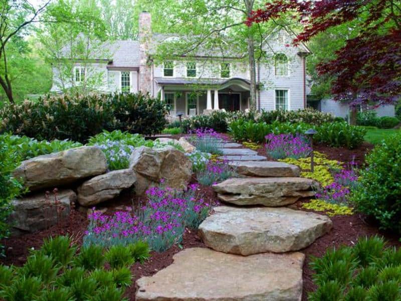 traditional style stepping stone front yard landscaping design