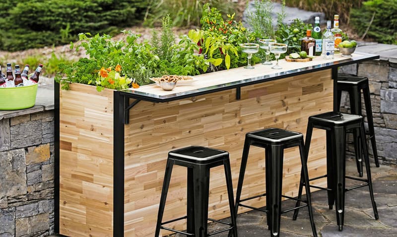 eco-friendly-drink-at-the-bar-reclaimed-wood