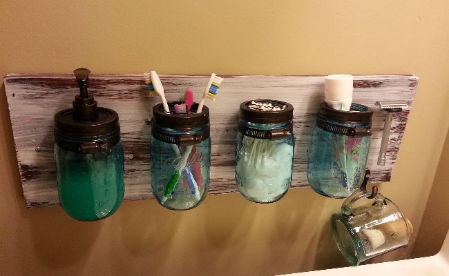 bathroom storage hack with mason jars
