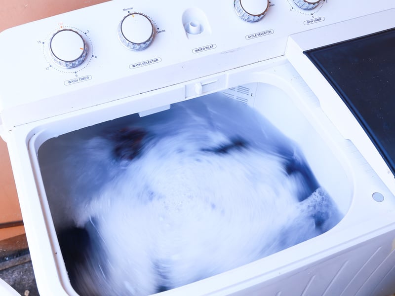 bleach to clean mildew mold from clothes