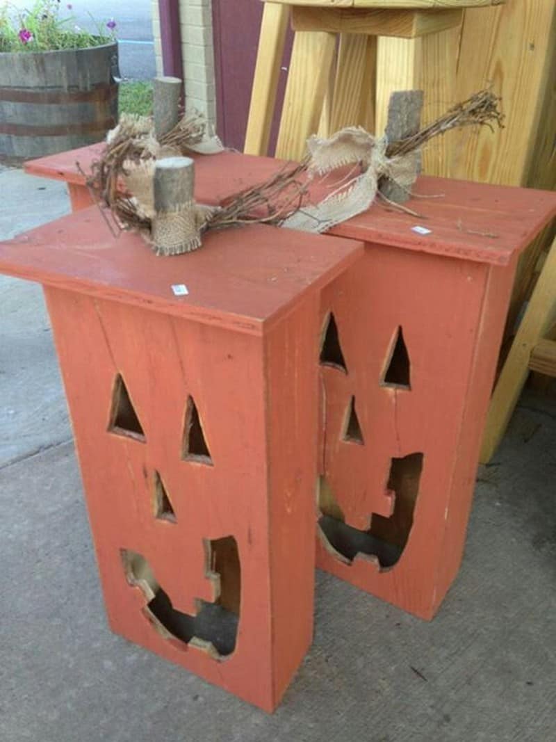 halloween decor made from reclaimed wood