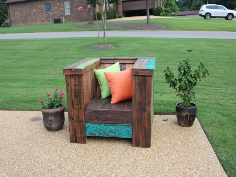 recaimed old wooden pallets for patio and porch chairs
