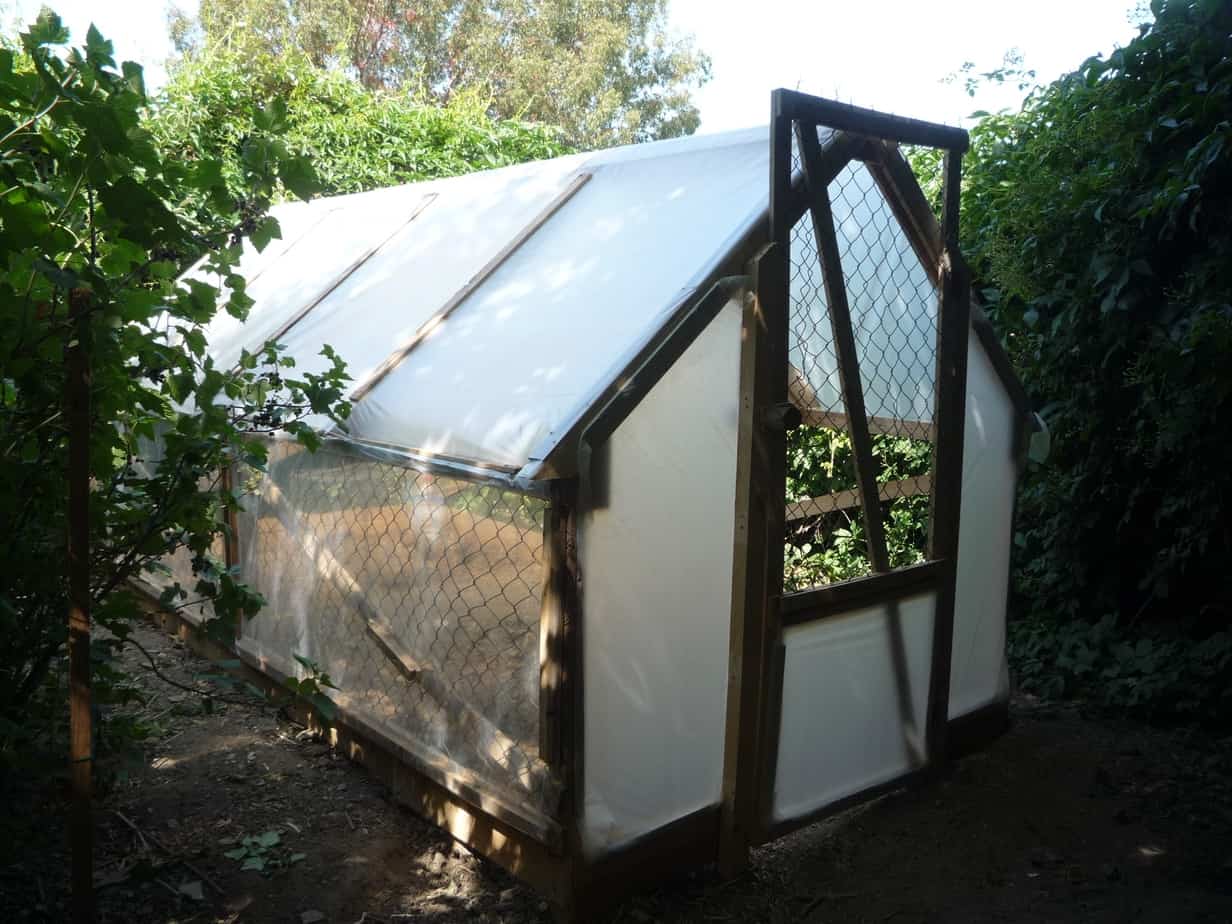 DIY greenhouse using pallets